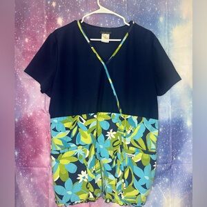 Cherokee scrub top 🛍